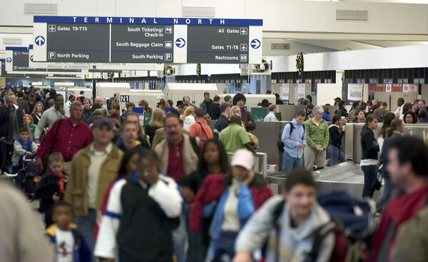 Ατλάντα: Πανικός στο αεροδρόμιο μετά την τυχαία εκπυρσοκρότηση όπλου - Τρεις τραυματίες