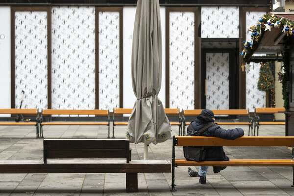 Πόλη «φάντασμα» η Βιέννη: Εικόνες από το καθολικό lockdown στην Αυστρία