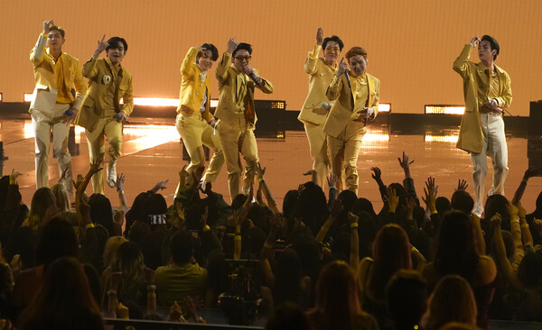 American Music Awards: Οι BTS ήταν οι απόλυτοι κυρίαρχοι της βραδιάς