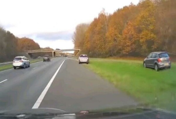 Ολλανδία: «Θυσίασε» το αυτοκίνητό του για να σώσει αναίσθητη οδηγό [ΒΙΝΤΕΟ]