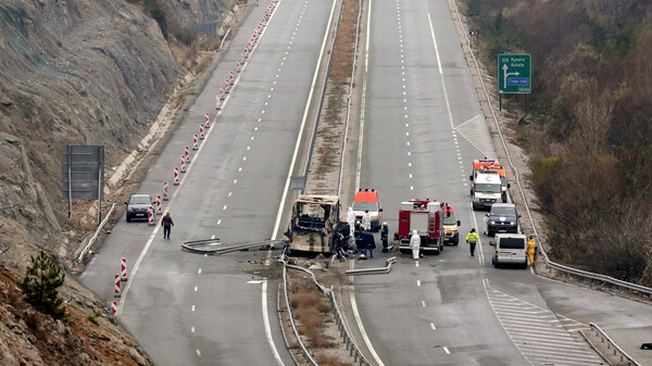 Δυστύχημα στη Βουλγαρία: Ο οδηγός σκοτώθηκε ακαριαία- «Δεν υπήρχε κάποιος να ανοίξει τις πόρτες»