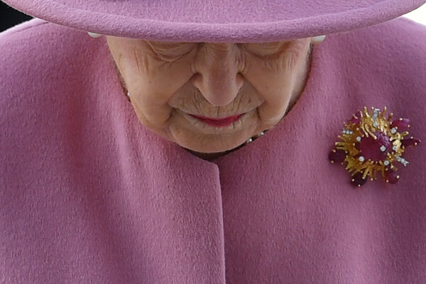 Τα Μπαρμπέιντος γιορτάζουν την απομάκρυνση της βασίλισσας Ελισάβετ ως αρχηγός κράτους
