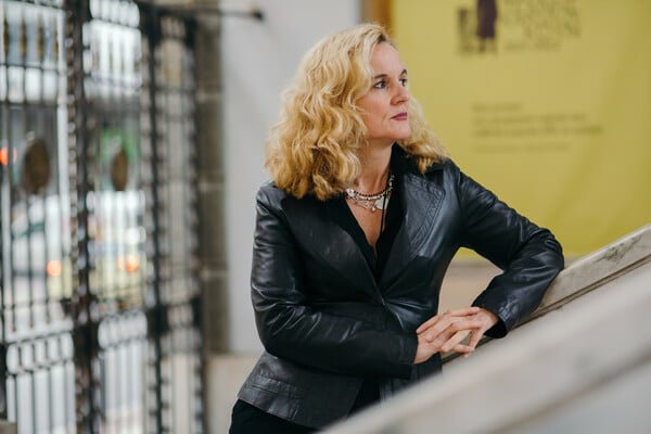 Μαριάννα Κάλμπαρη: «Προσπαθώ να βρω τρόπο να επιβιώσει το Θέατρο Τέχνης μέχρι να ανθήσει ξανά»