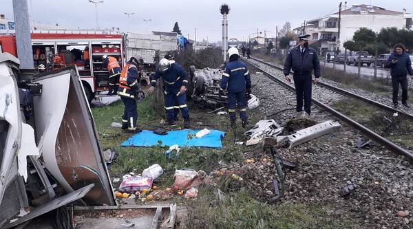 Αμαξοστοιχία παρέσυρε αυτοκίνητο στα Τρίκαλα 