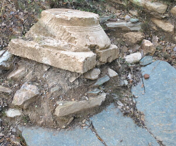 Κατάλοιπα μνημειακού κτιρίου έφερε η αρχαιολογική σκαπάνη στη Λάρισα