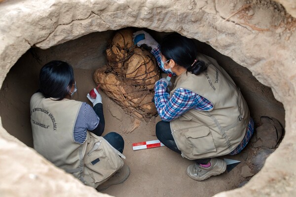 Αρχαιολόγοι ανακάλυψαν μούμια 800 ετών στο Περού