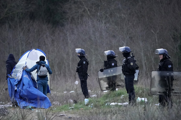 Γαλλία: Δεν θα γίνουμε όμηροι της Βρετανίας στο μεταναστευτικό- Αεροπλάνο «νύχτα-μέρα» στην ακτογραμμή