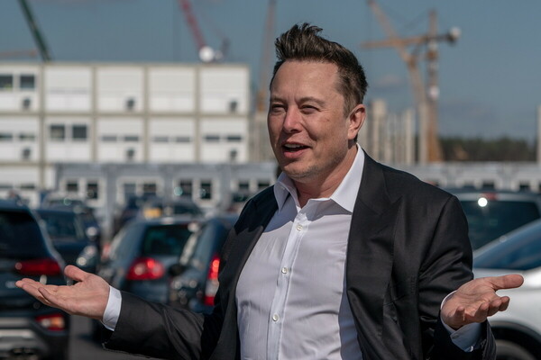 Ο Ντάγκλας Κόπλαντ φαίνεται ότι είναι ερωτευμένος με τον Elon Musk
