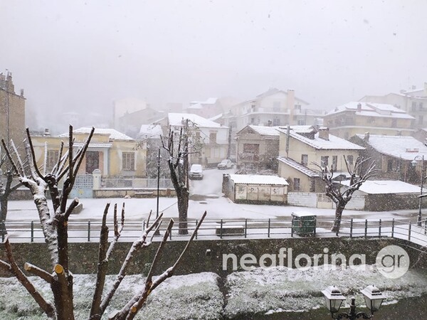 Χιονίζει στη Φλώρινα