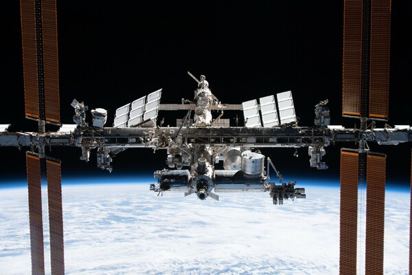 Η NASA: αναβάλλει διαστημικό περίπατο- Αναφορές για «σκουπίδια» στον Διεθνή Διαστημικό Σταθμό