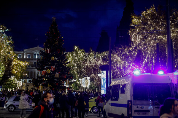 Σύνταγμα: Αυτοκίνητο παρέσυρε πεζό - Οι ΔΙΑΣ έδωσαν τις πρώτες βοήθειες