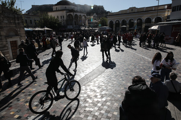 Τα νέα μέτρα στο «τραπέζι» λόγω της Όμικρον - «Κλειδώνει» η τρίτη δόση πριν τους 6 μήνες