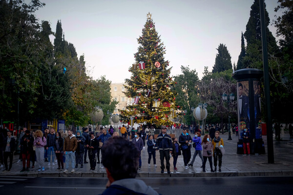 Μετάλλαξη Όμικρον: Εξετάζονται δύο ακόμη ύποπτα κρούσματα στην Αθήνα
