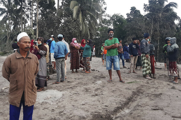 Ινδονησία: Τουλάχιστον 13 νεκροί από την έκρηξη του ηφαιστείου Semeru 