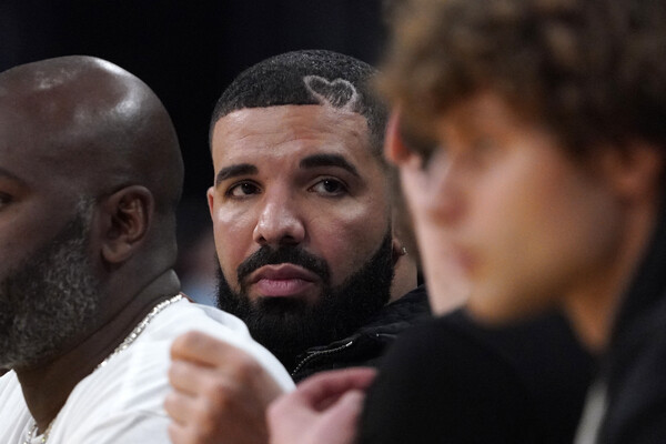 O Drake απέσυρε τις υποψηφιότητές του για τα βραβεία Grammy