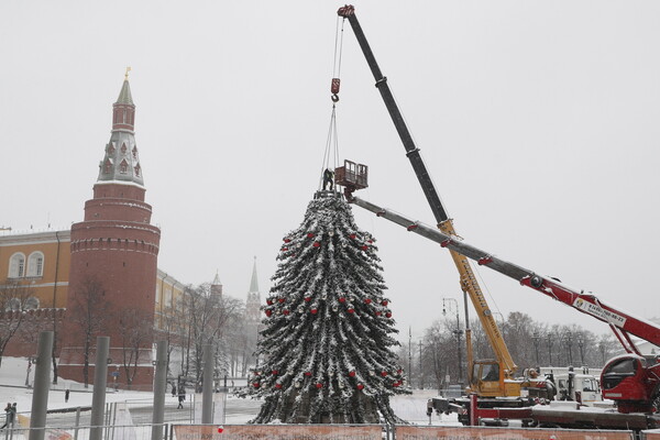 Ρωσία: Σφοδρή χιονόπτωση έπληξε τη Μόσχα - Απίστευτες εικόνες που είχαν να δουν εδώ και 72 χρόνια