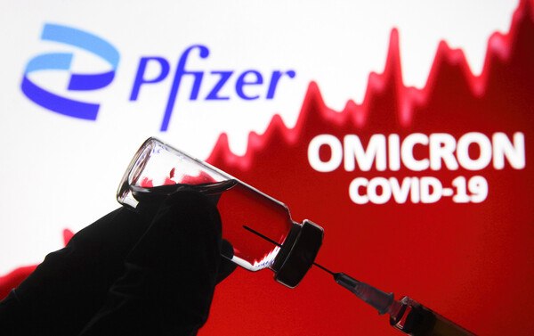 Pfizer για Όμικρον: Η τρίτη δόση του εμβολίου εξουδετέρωσε τη μετάλλαξη σε εργαστηριακά τεστ