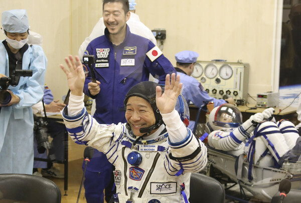 Ένας Ιάπωνας δισεκατομμυριούχος στο διάστημα- Θα μείνει 12 ημέρες στον Διεθνή Διαστημικό Σταθμό