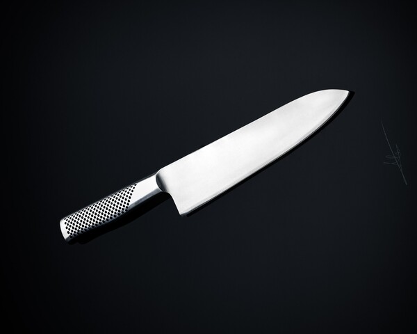 Ηλεκτρολόγος ευνούχιζε «μαζοχιστές πελάτες που του το ζητούσαν» με μαχαίρι στην κουζίνα του