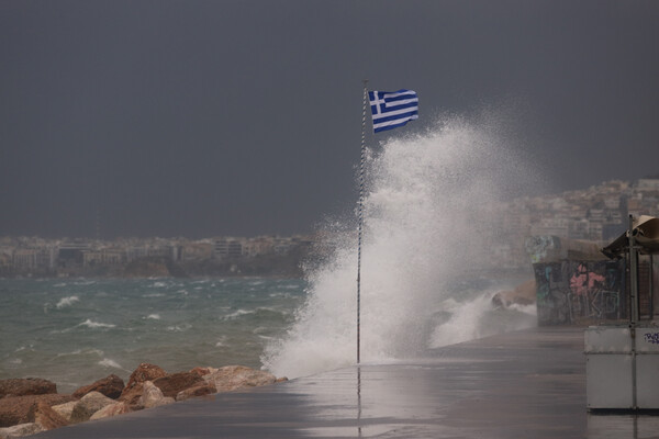 Καιρός: Βροχές, αφρικανική σκόνη και μποφόρ - Πού αναμένονται χιόνια 