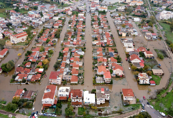 Σε κλοιό κακοκαιρίας η χώρα: Καταστροφές από πλημμύρες- Προληπτικές εκκενώσεις
