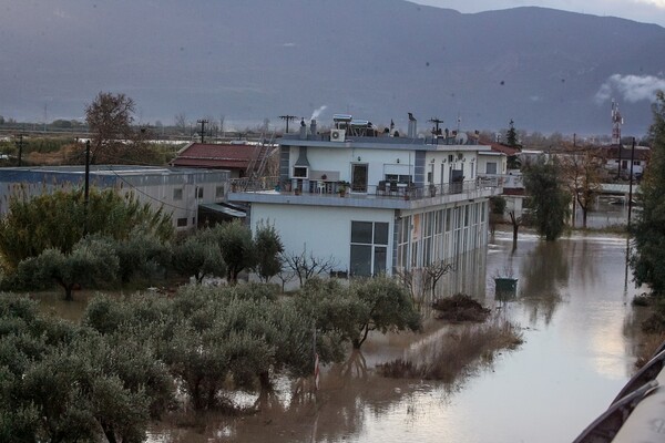 Κακοκαιρία: Εικόνες καταστροφής από τις πλημμύρες- Ζημιές σε Πρέβεζα, Αιτωλοακαρνανία, Φθιώτιδα 