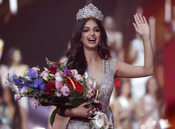 Η Miss Universe 2021 είναι από την Ινδία και κέρδισε 79 υποψήφιες
