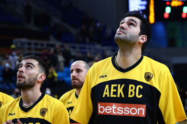 Η ΑΕΚ απέσυρε τη φανέλα του Στέφαν Γέλοβατς- Δακρυσμένοι οι παίκτες