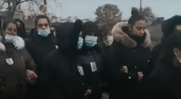 Αλεξανδρούπολη: Μόνο γυναίκες στην κηδεία της Τζεβριέ -Διαμαρτυρήθηκαν για τη βία κατά των γυναικών