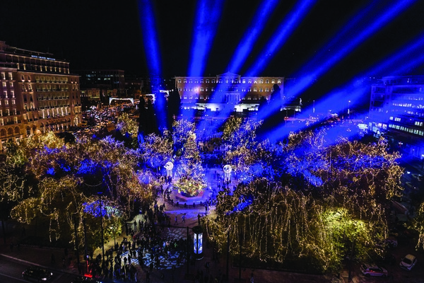 «ΑΘΗΝΑ ΤΩΝ ΧΡΙΣΤΟΥΓΕΝΝΩΝ»: Μια έκθεση φωτογραφίας για τα Χριστούγεννα στην εορταστική Αθήνα του 20ου και 21ου αιώνα από τα πολυκαταστήματα attica σε συνεργασία με τον Δήμο Αθηναίων