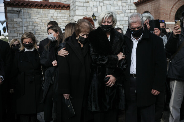 Κηδεία Γιώργου Τράγκα: To «τελευταίο αντίο» από συγγενείς και φίλους