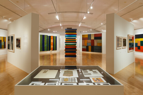 Sean Scully – Κοιτάζοντας πίσω και μέσα από τους «τοίχους» της αφαίρεσης