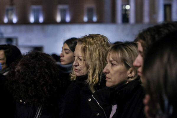 «Πες το με το όνομά του»- Συγκέντρωση για τις γυναικοκτονίες μπροστά στη Βουλή