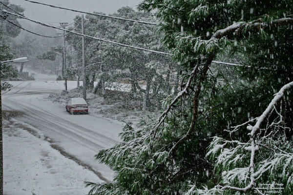Καιρός: Live η ψυχρή εισβολή της κακοκαιρίας Κάρμελ - Χιονοθύελλα σε Βίλια, Ιπποκράτειο πολιτεία, Παρνασσό