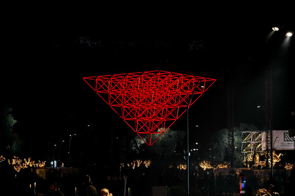The Ellinikon Experience Park: Χριστουγεννιάτικοι στολισμοί, φώτα και πολύχρωμα σιντριβάνια