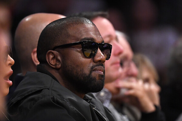 Ο Kanye West μετατρέπει όλα τα σπίτια του σε εκκλησίες: «Σε ένα χρόνο θα μείνω άστεγος»