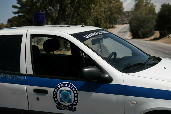 Θεσσαλονίκη: «Με τράβηξε βίαια με δύο κουζινομάχαιρα στα χέρια μπροστά στο παιδί μας» – Η μαρτυρία της 38χρονης 