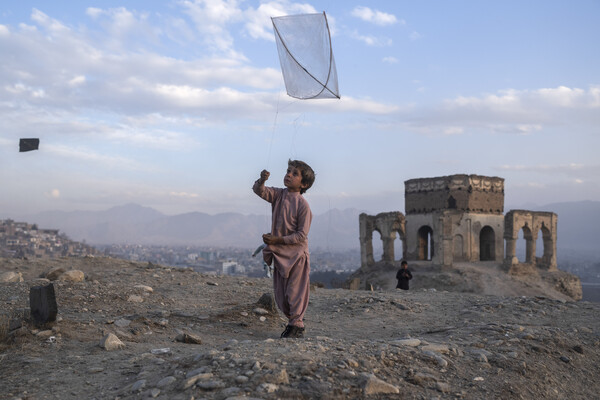 Οι ΗΠΑ εκδίδουν ειδικές άδειες για παροχή βοήθειας στο Αφγανιστάν 
