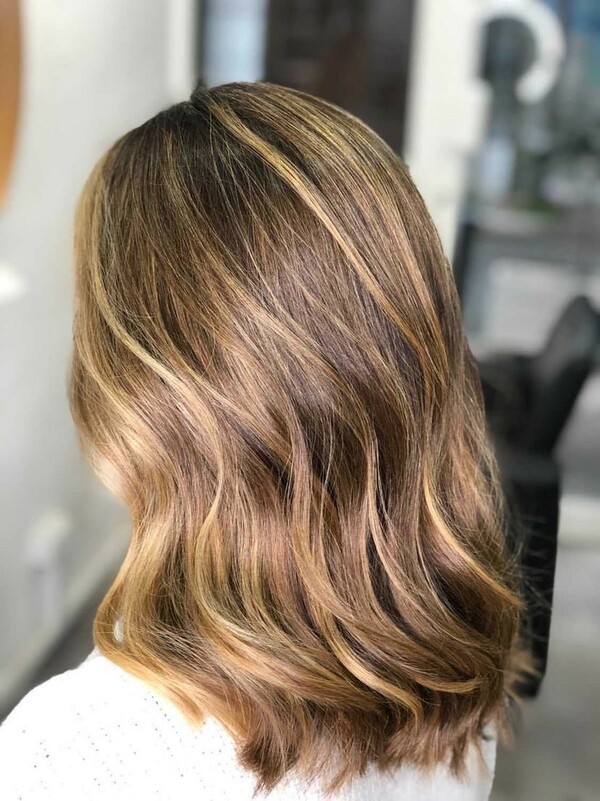 3 προτάσεις για γιορτινά hairstyles που θα δώσουν λάμψη στα μαλλιά σας