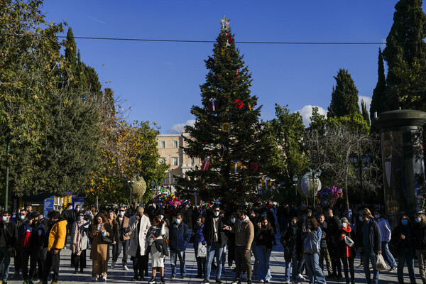 In pictures: World celebrates Christmas