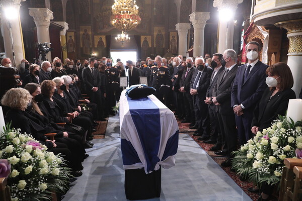 Κάρολος Παπούλιας: Το «τελευταίο αντίο» στον πρώην Πρόεδρο της Δημοκρατίας