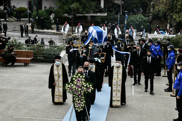 Κάρολος Παπούλιας: Το «τελευταίο αντίο» στον πρώην Πρόεδρο της Δημοκρατίας