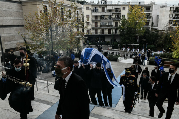 Κάρολος Παπούλιος: Το «τελευταίο αντίο» στον πρώην Πρόεδρο της Δημοκρατίας