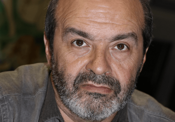 Ρωσία: Στο μητρώο των «ξένων πρακτόρων» ο σατιρικός συγγραφέας Βίκτορ Σεντερόβιτς και μέλη των Pussy Riot