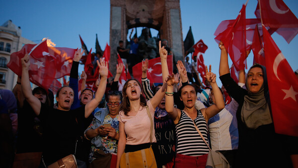 Το ψηφιακό brain drain της Τουρκίας: Η λίρα κατρακυλά και νέοι δουλεύουν εξ αποστάσεως για εταιρείες άλλων χωρών