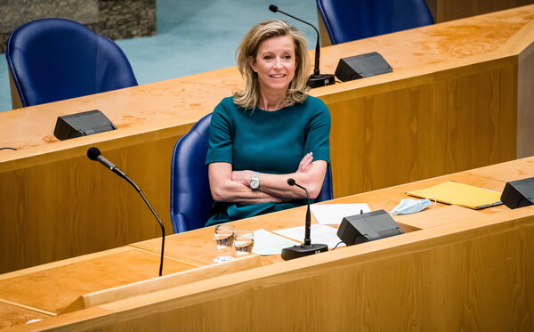 Ολλανδία: Γυναίκες αναλαμβάνουν τα μισά υπουργεία στη νέα κυβέρνηση