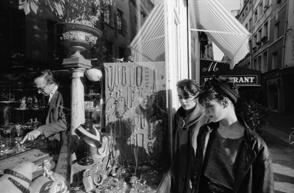 Atget - Στάβερης. Από διαφορετικές αφετηρίες.