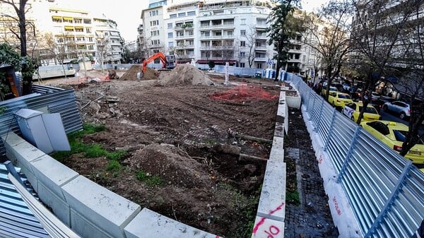 Ανοιχτή Πόλη: Αντιδράσεις για τις εργασίες του μετρό στο Κολωνάκι- «Εικόνα ολοσχερούς καταστροφής»
