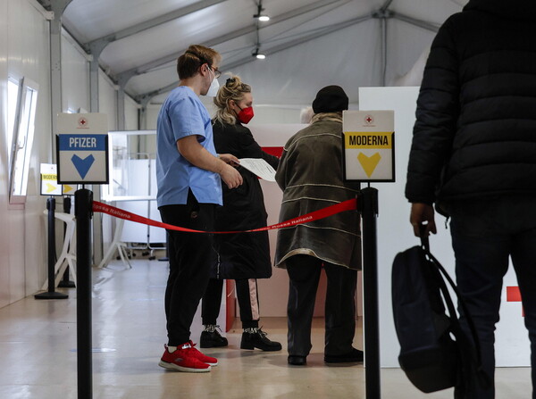 Ιταλία: Υποχρεωτικός εμβολιασμός για τους πολίτες άνω των 50 ετών