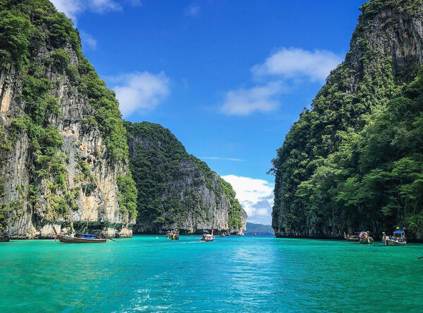 Ταϊλάνδη: Ανοίγει ξανά για τους τουρίστες η διάσημη παραλία Μάγια, αλλά απαγορεύεται το κολύμπι